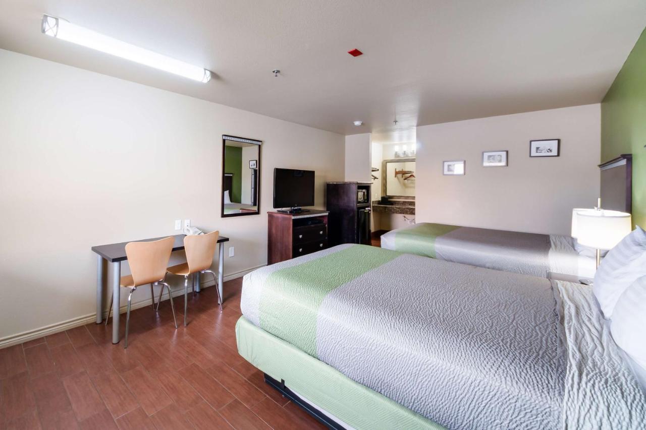 Motel 6 Floresville Εξωτερικό φωτογραφία