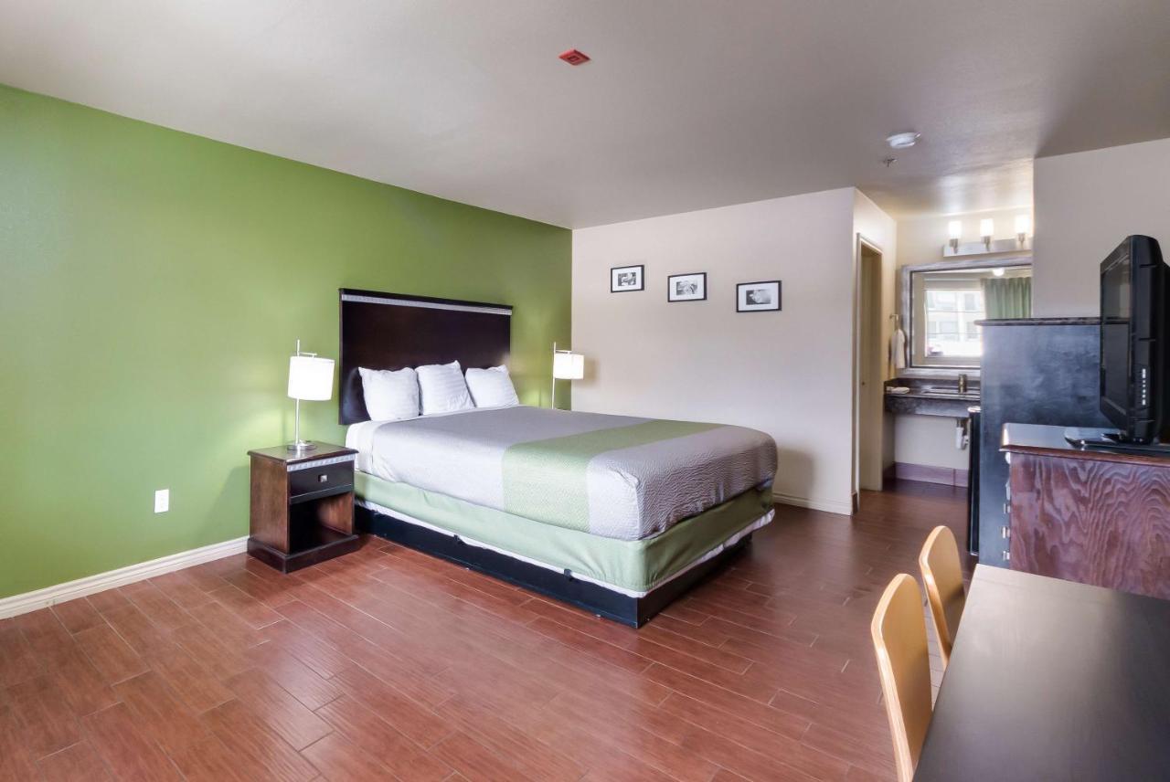 Motel 6 Floresville Εξωτερικό φωτογραφία