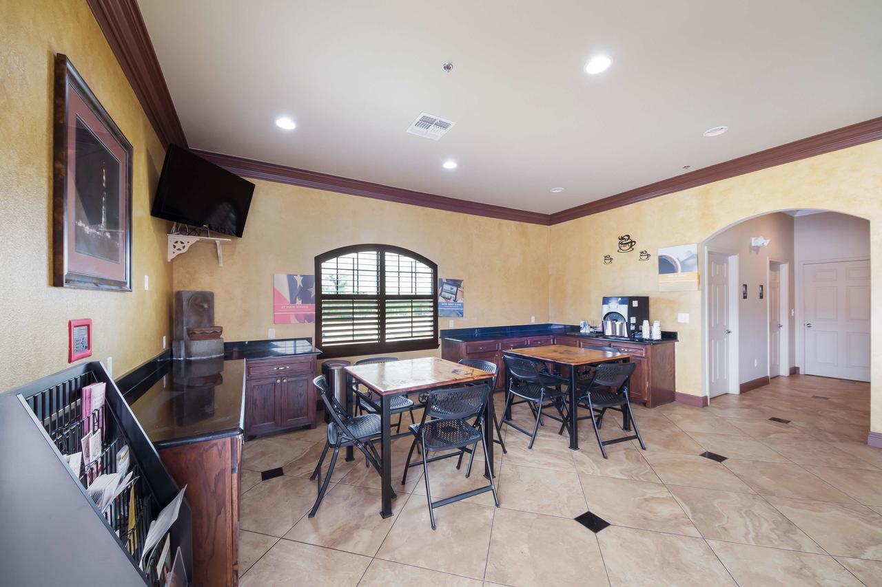 Motel 6 Floresville Εξωτερικό φωτογραφία