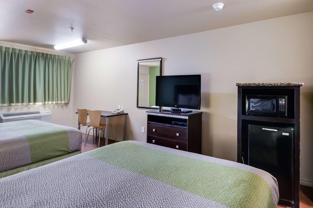 Motel 6 Floresville Εξωτερικό φωτογραφία