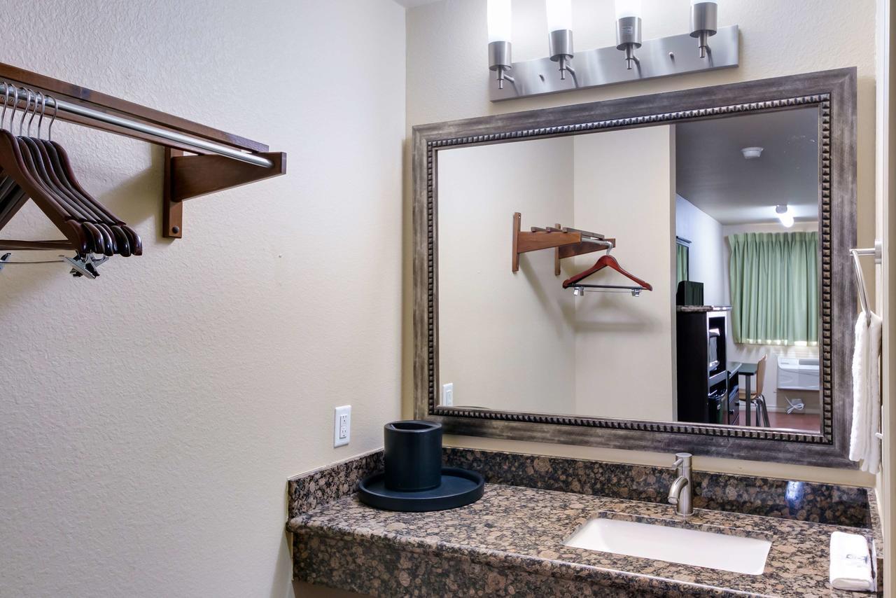 Motel 6 Floresville Εξωτερικό φωτογραφία