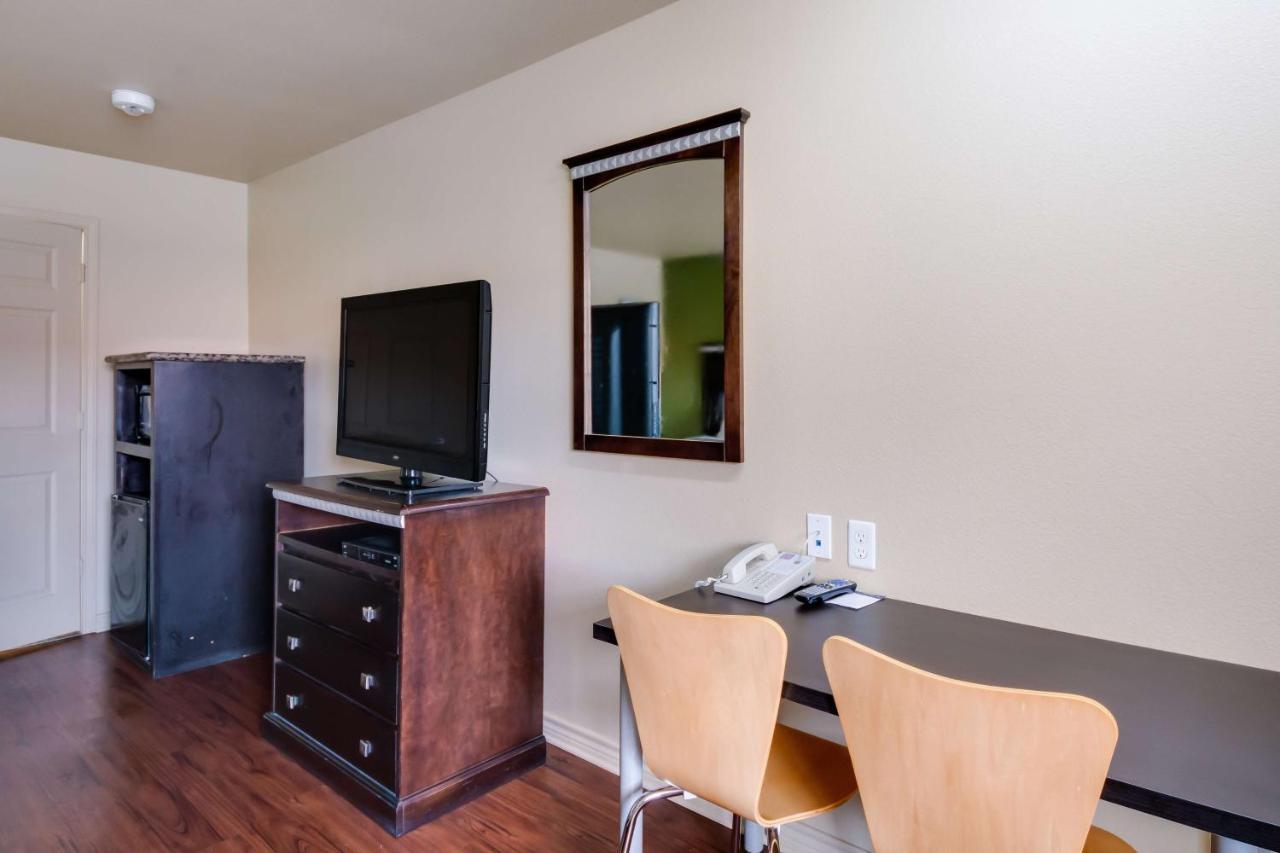 Motel 6 Floresville Εξωτερικό φωτογραφία