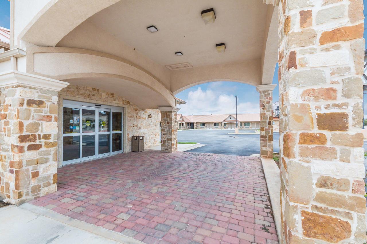 Motel 6 Floresville Εξωτερικό φωτογραφία