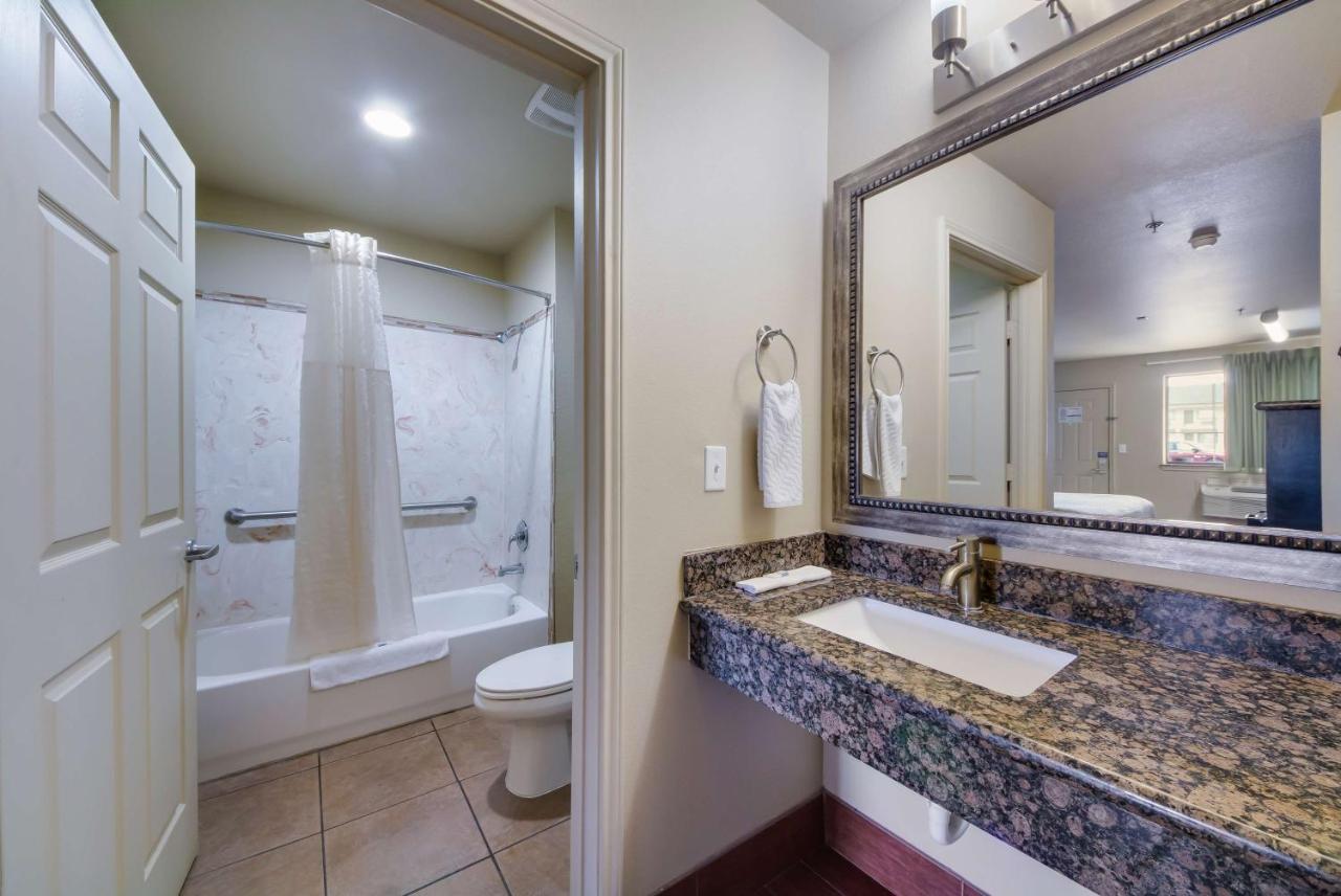 Motel 6 Floresville Εξωτερικό φωτογραφία