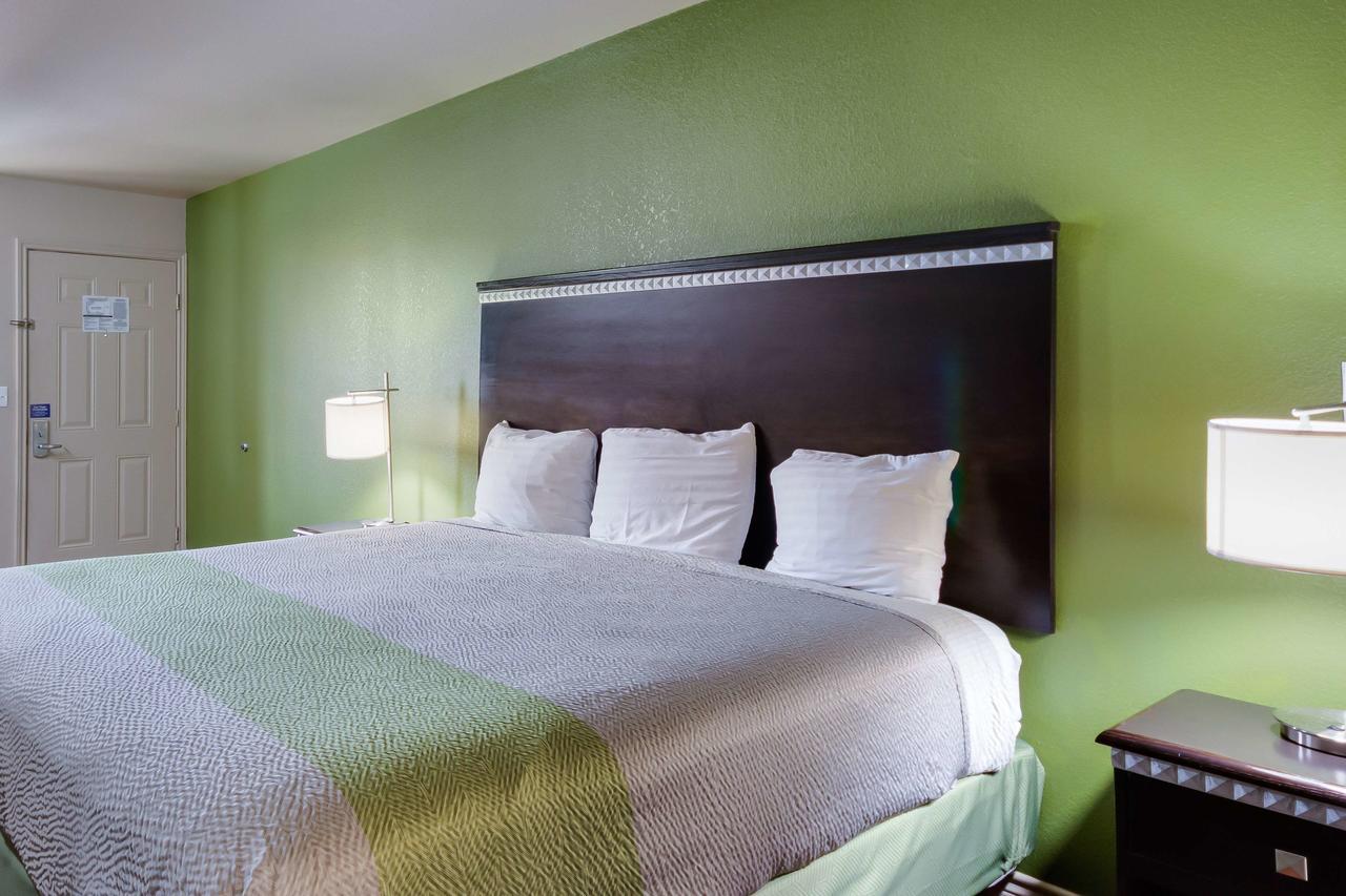 Motel 6 Floresville Εξωτερικό φωτογραφία